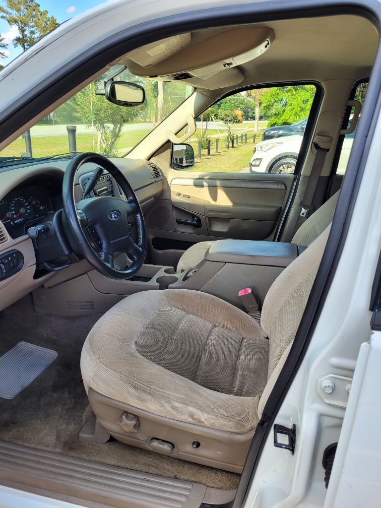 2004 Ford Explorer XLT photo