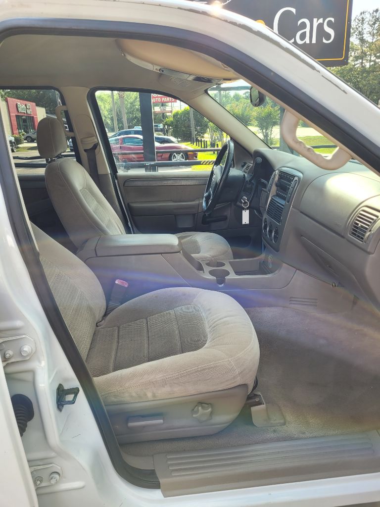 2004 Ford Explorer XLT photo