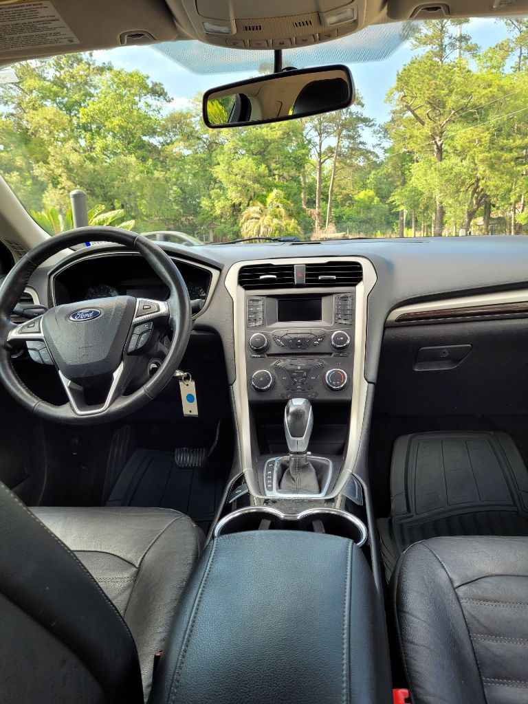 2016 Ford Fusion SE photo