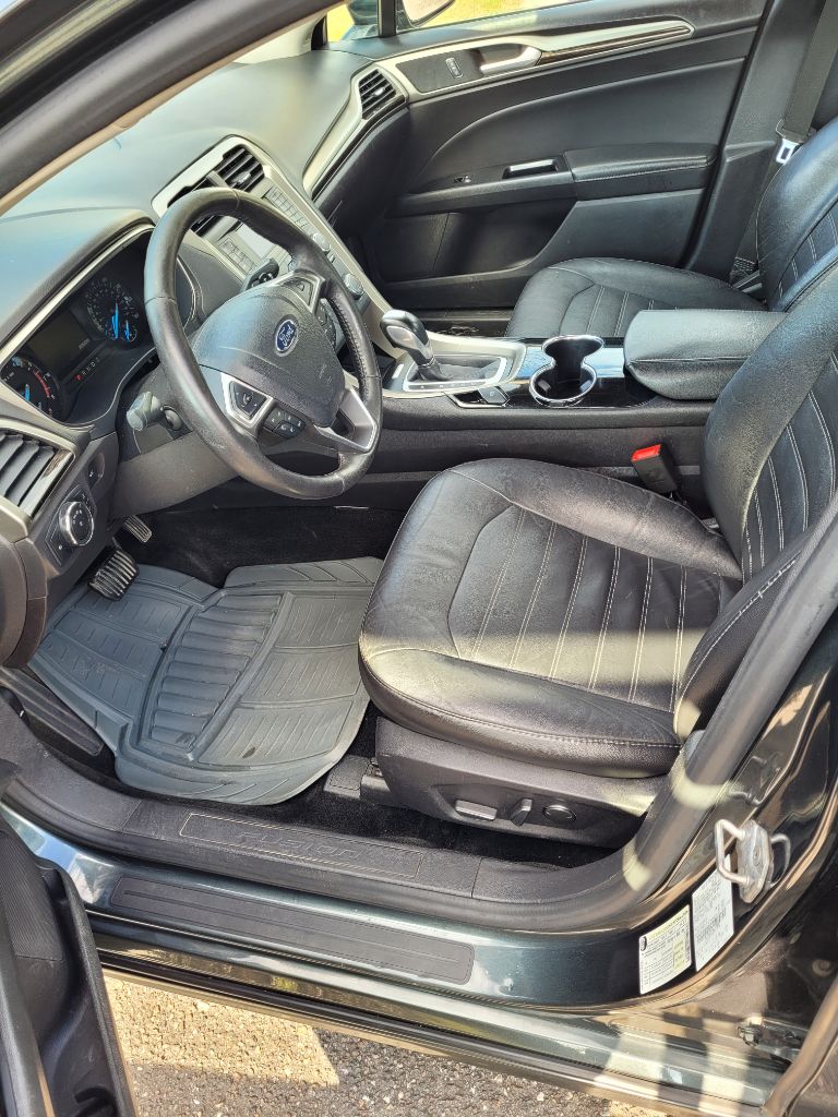 2016 Ford Fusion SE photo