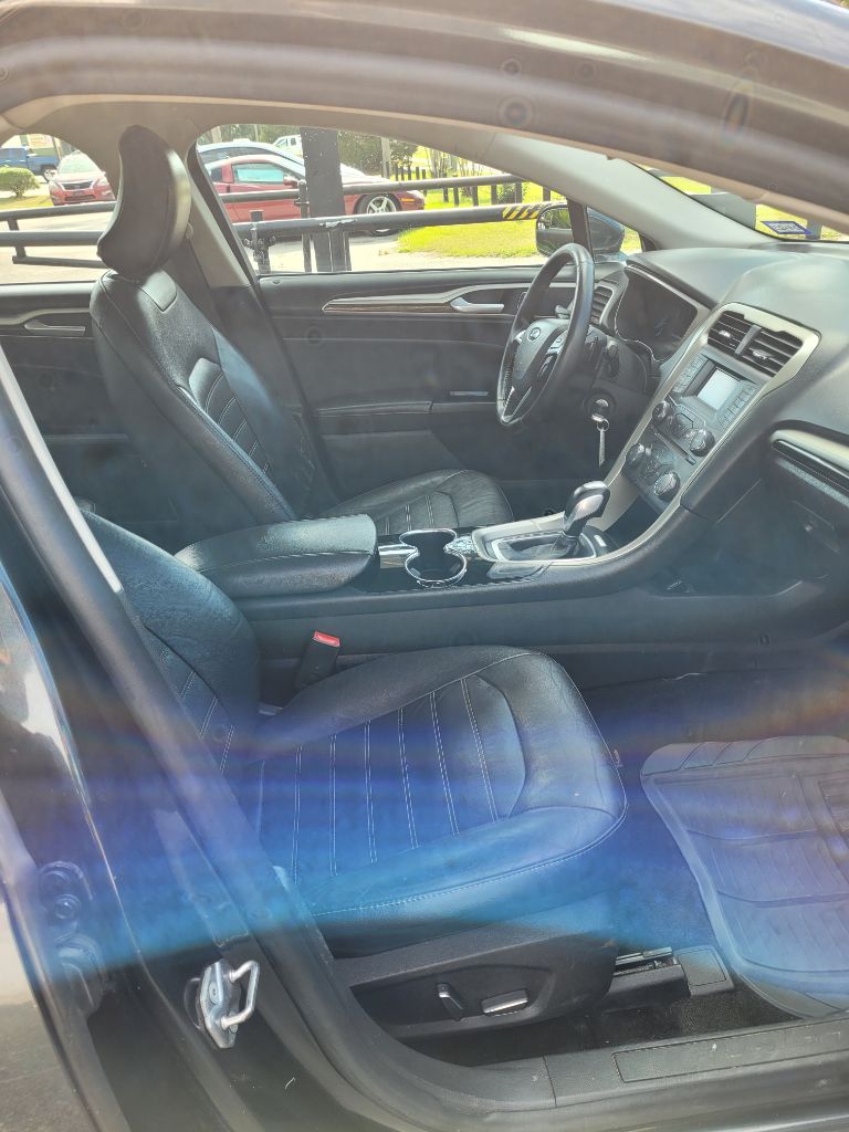 2016 Ford Fusion SE photo