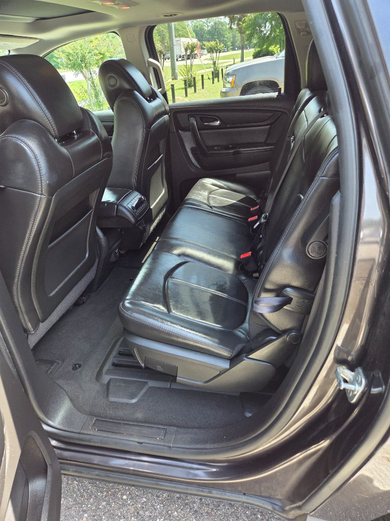 2014 Chevrolet Traverse LT photo