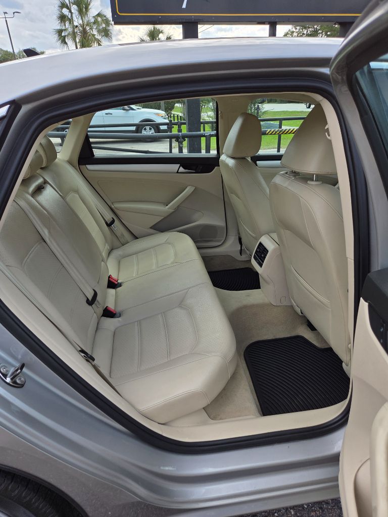 2013 Volkswagen Passat TDI SE photo