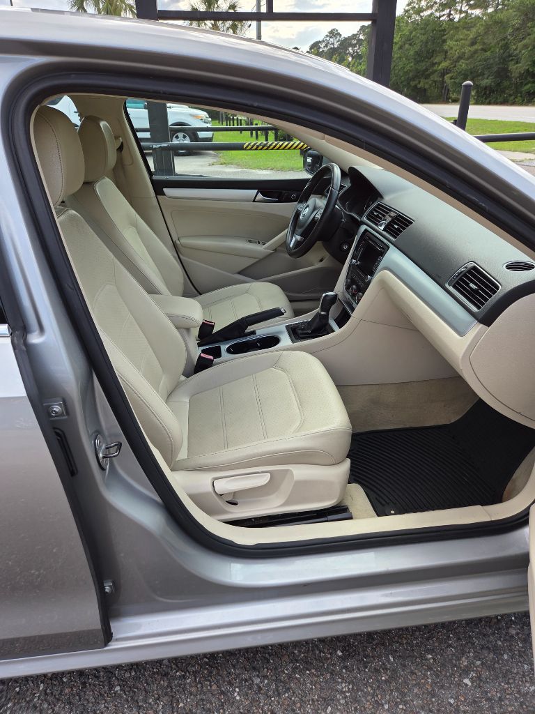 2013 Volkswagen Passat TDI SE photo