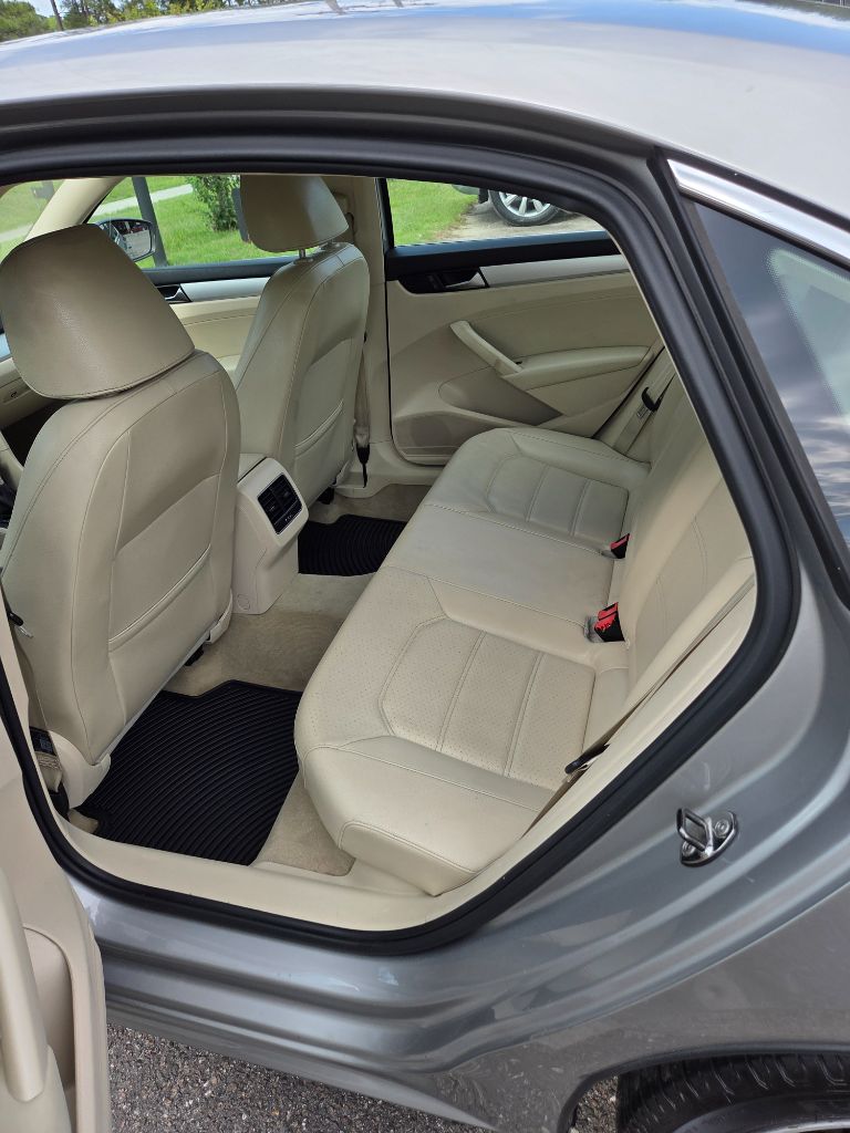2013 Volkswagen Passat TDI SE photo