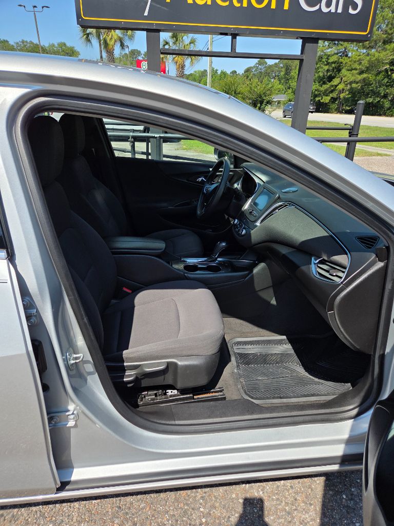 2018 Chevrolet Malibu LT photo