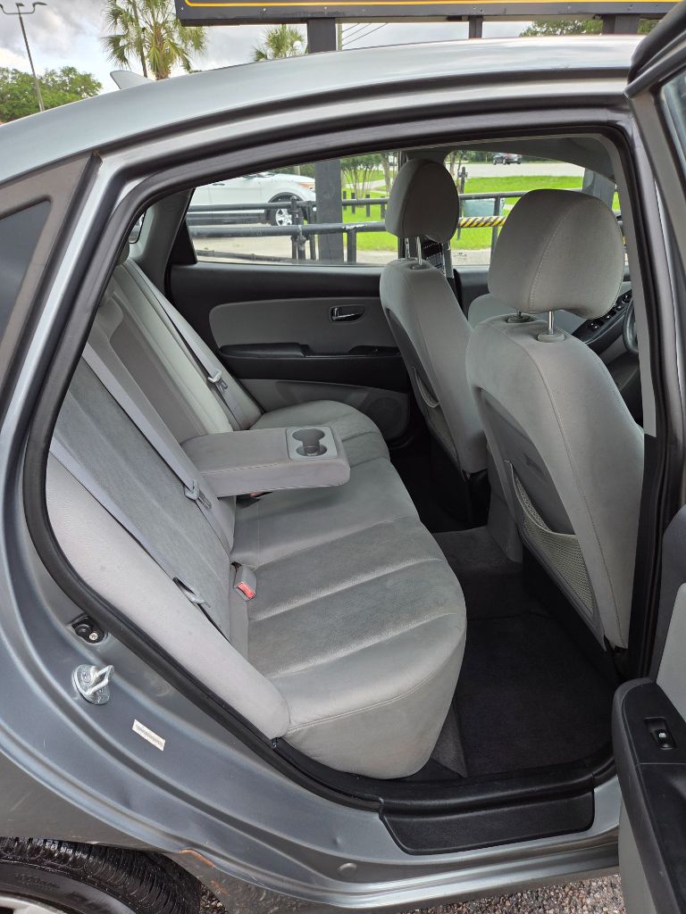 2010 Hyundai Elantra GLS photo
