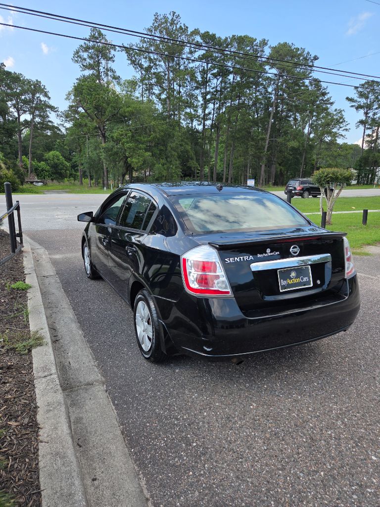 2011 Nissan Sentra 2.0 photo