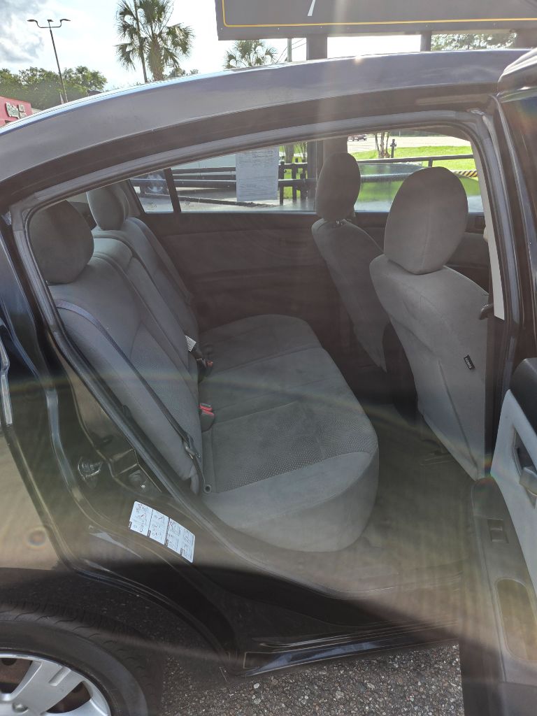 2011 Nissan Sentra 2.0 photo