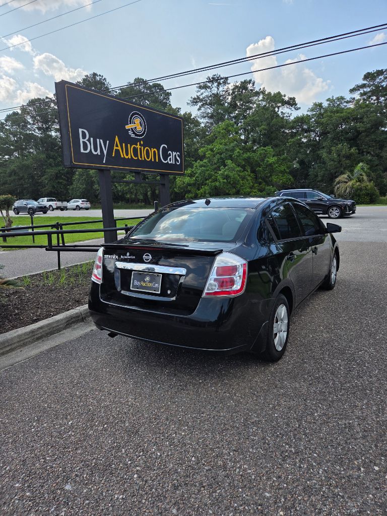 2011 Nissan Sentra 2.0 photo