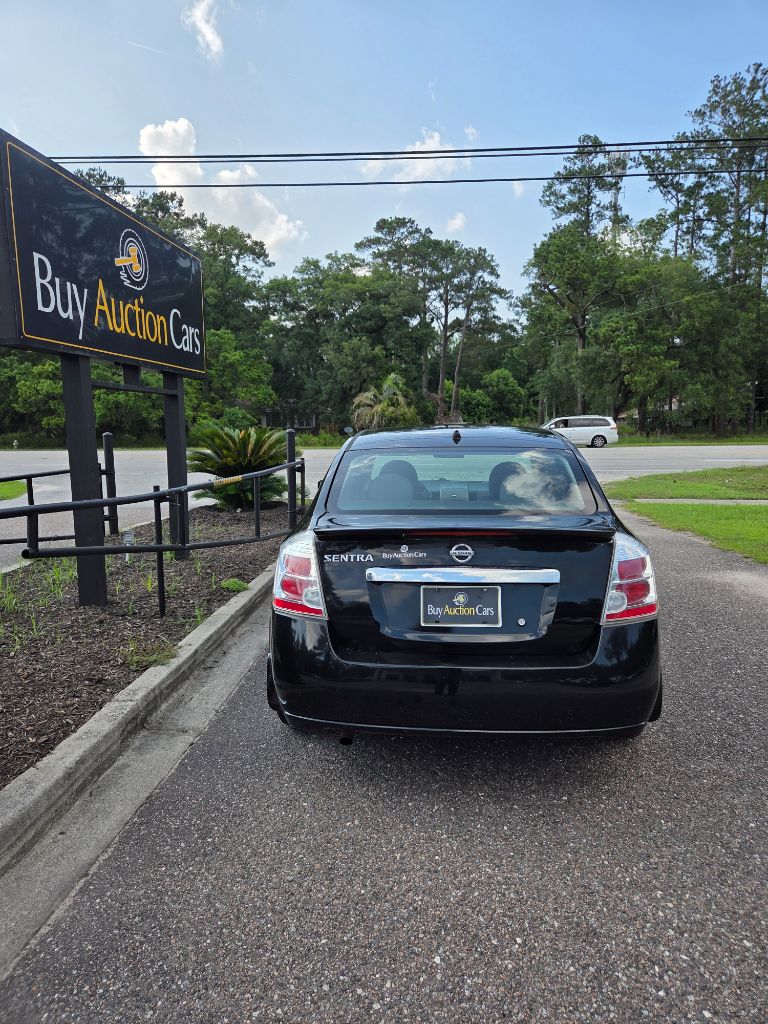 2011 Nissan Sentra 2.0 photo