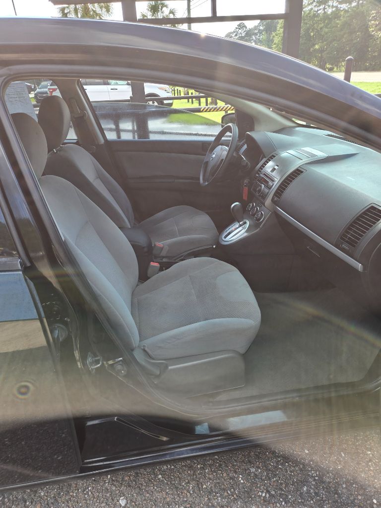 2011 Nissan Sentra 2.0 photo