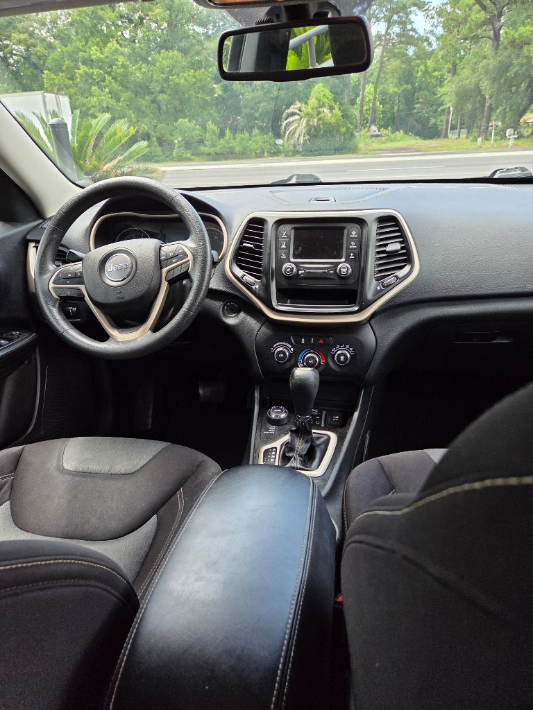 2014 Jeep Cherokee - $3,900