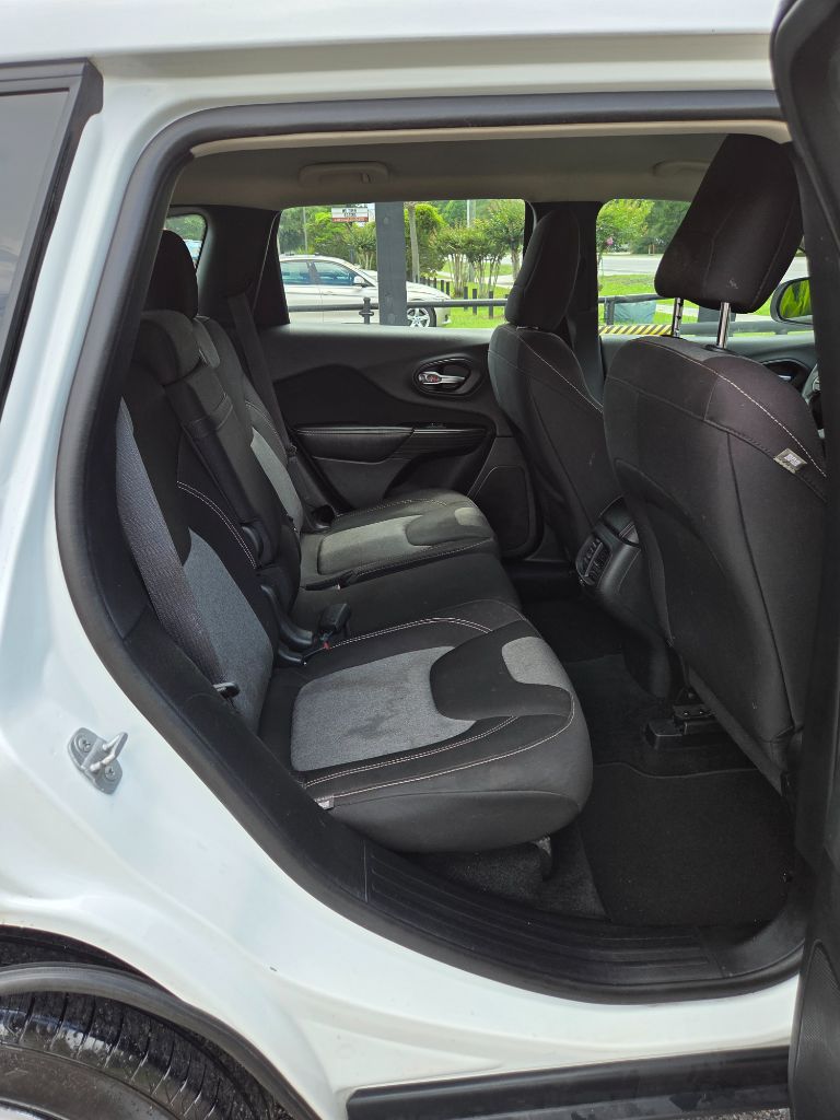 2014 Jeep Cherokee - $3,900