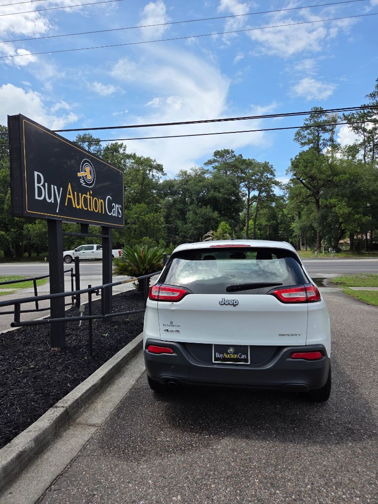2014 Jeep Cherokee - $3,900