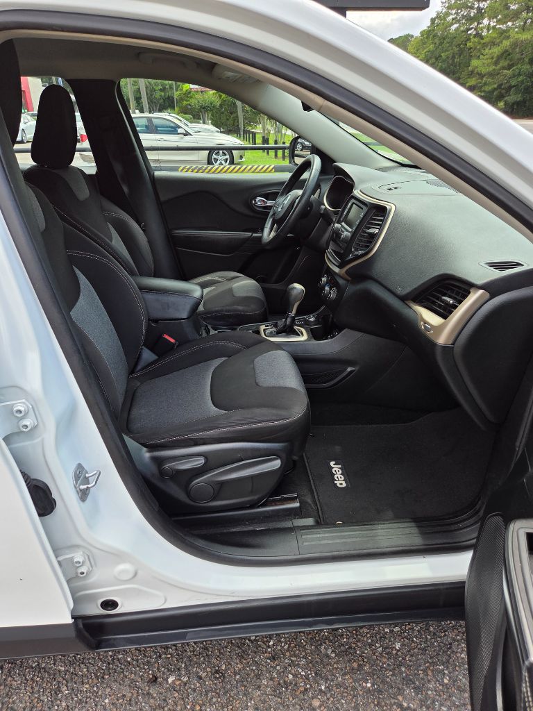 2014 Jeep Cherokee - $3,900