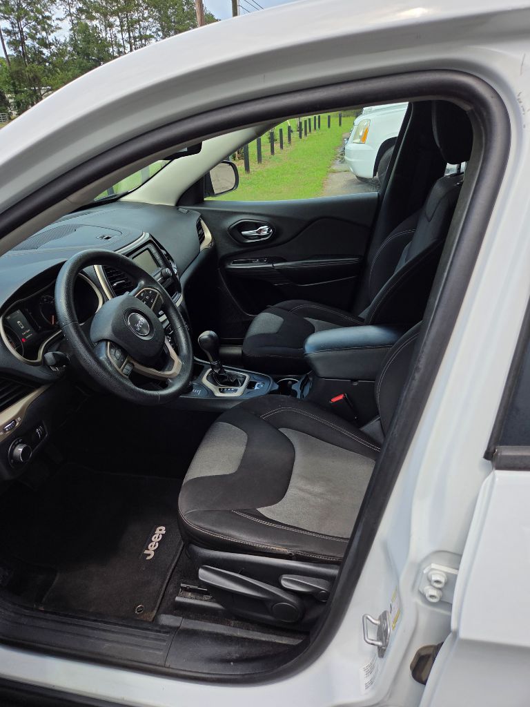 2014 Jeep Cherokee - $3,900