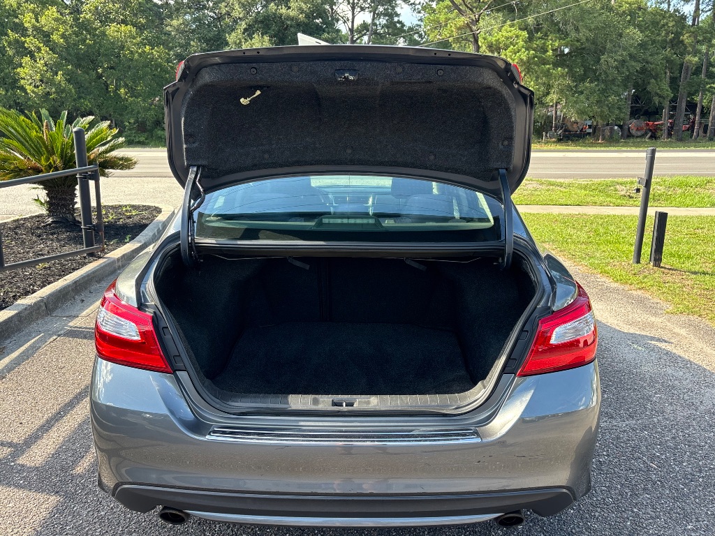 2017 Nissan Altima - $4,500