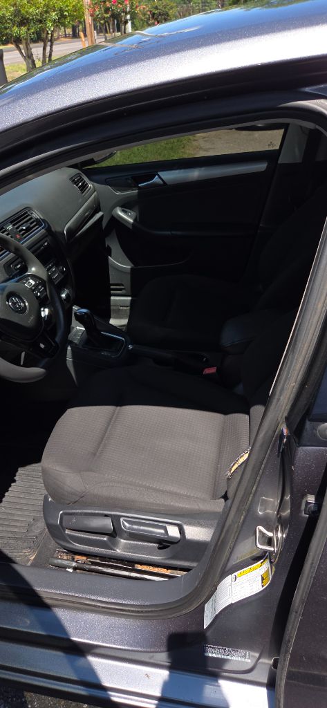 2015 Volkswagen Jetta - $2,900