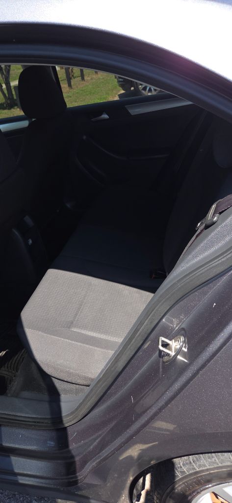 2015 Volkswagen Jetta - $2,900