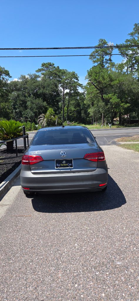 2015 Volkswagen Jetta - $2,900