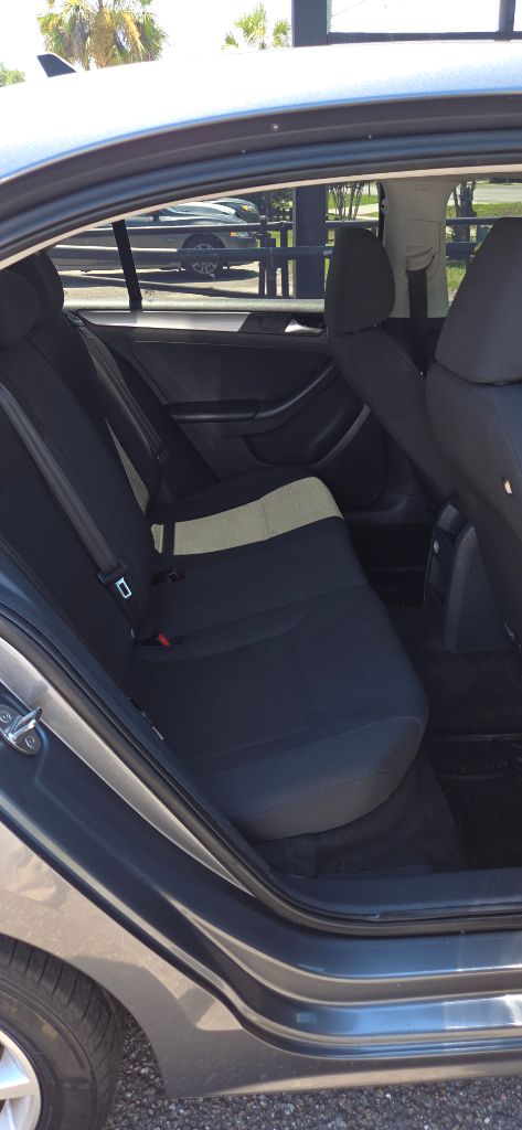 2015 Volkswagen Jetta - $2,900