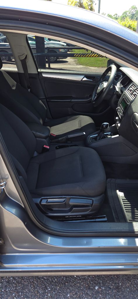 2015 Volkswagen Jetta - $2,900