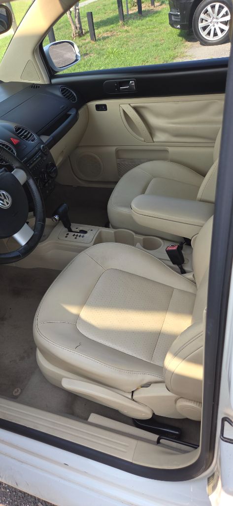 2009 Volkswagen Beetle - $2,900