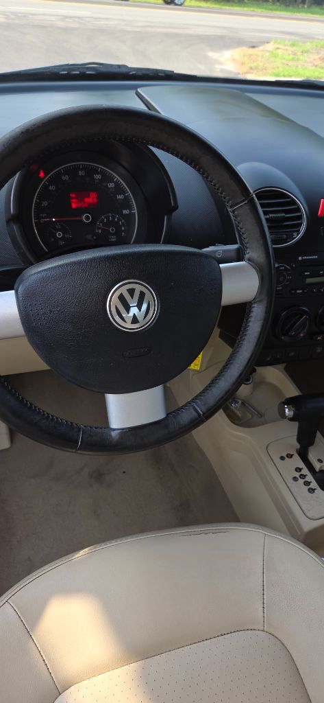 2009 Volkswagen Beetle - $2,900