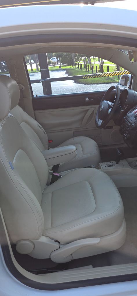 2009 Volkswagen Beetle - $2,900
