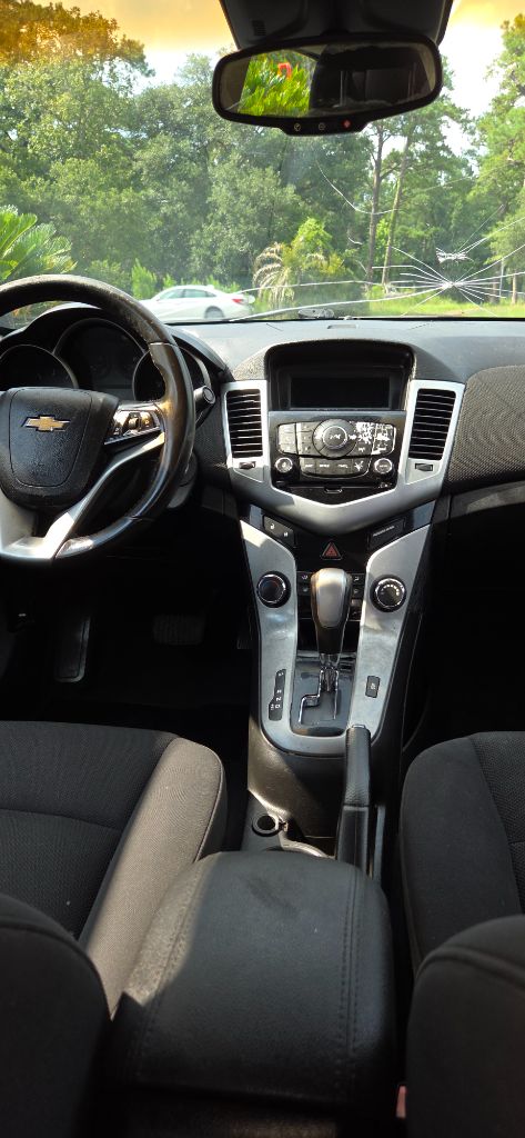 2011 Chevrolet Cruze - $1,900