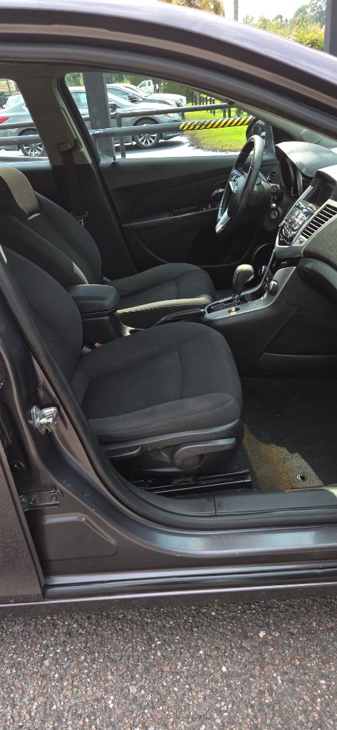 2011 Chevrolet Cruze - $1,900