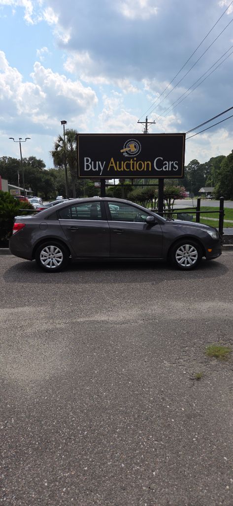 2011 Chevrolet Cruze - $1,900
