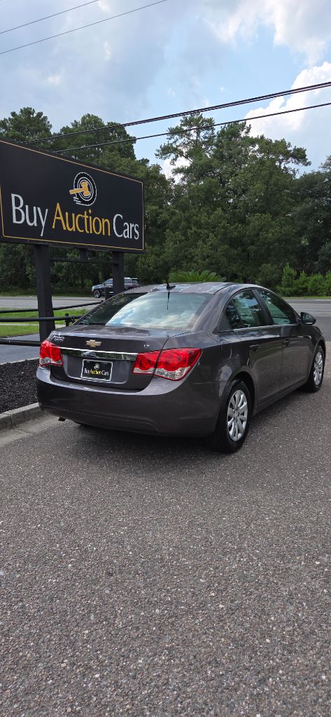 2011 Chevrolet Cruze - $1,900