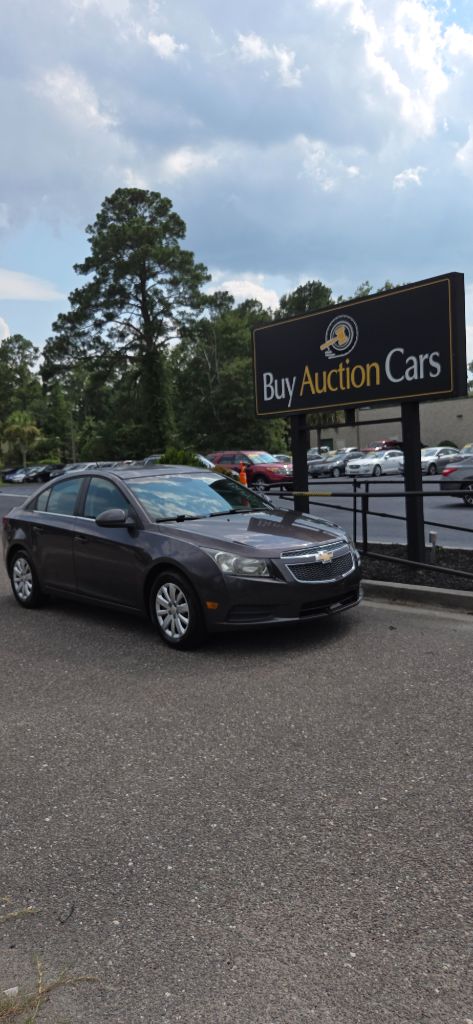 2011 Chevrolet Cruze - $1,900