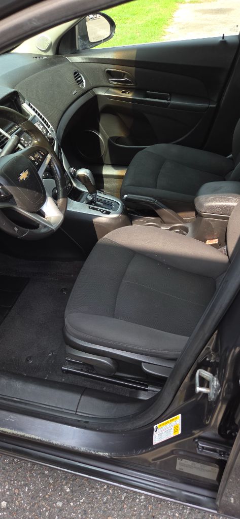 2011 Chevrolet Cruze - $1,900