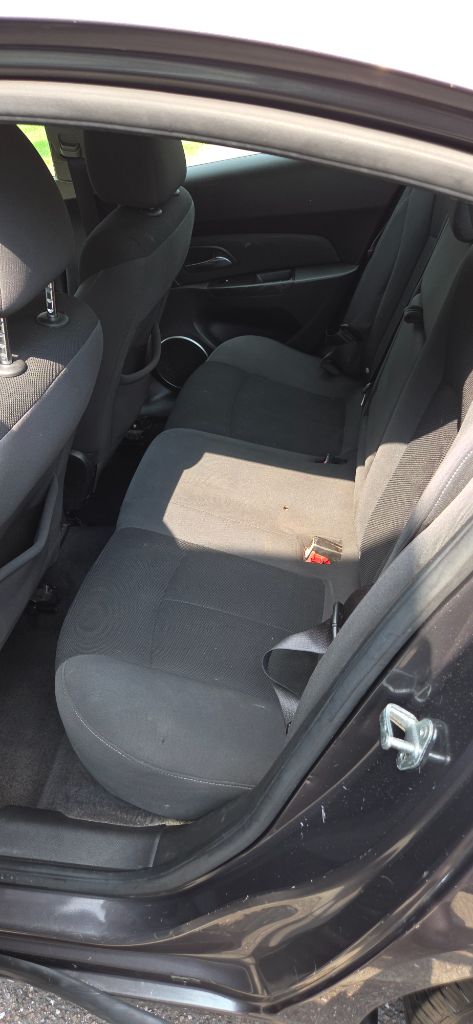 2011 Chevrolet Cruze - $1,900
