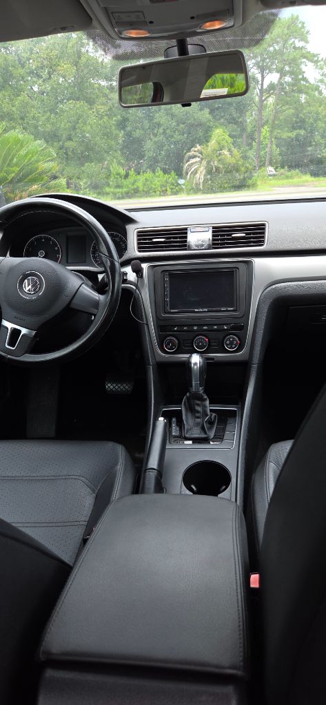 2015 Volkswagen Passat - $3,500