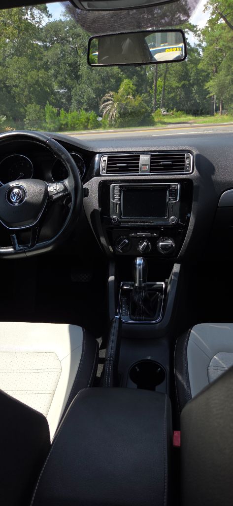 2016 Volkswagen Jetta - $3,900