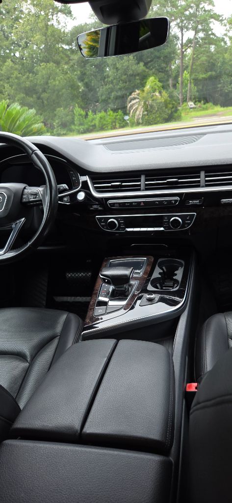 2017 Audi Q7 - $8,500