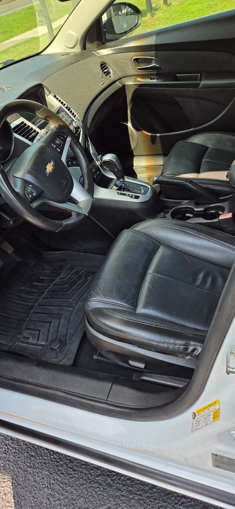2011 Chevrolet Cruze - $2,500