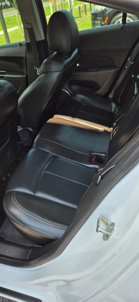 2011 Chevrolet Cruze - $2,500