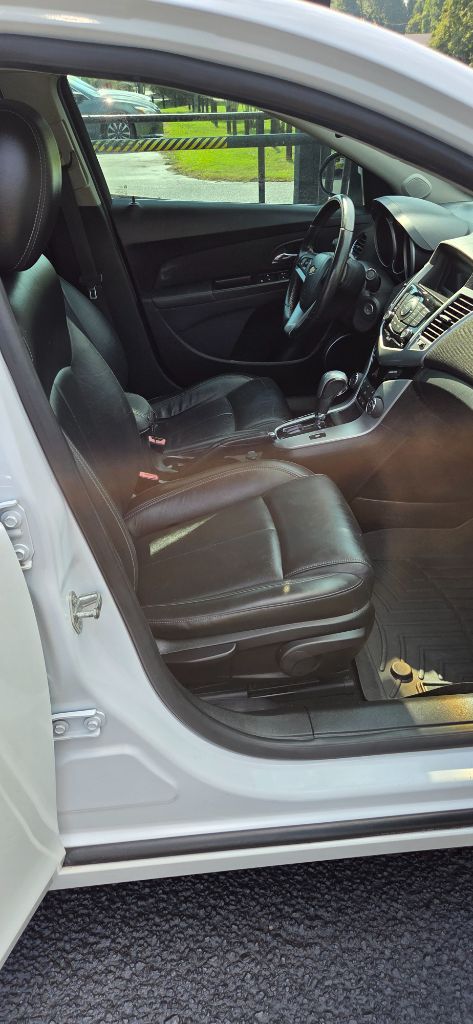 2011 Chevrolet Cruze - $2,500