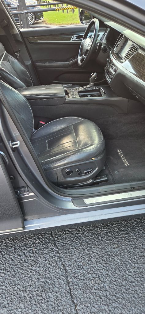 2015 Hyundai Genesis - $1,700