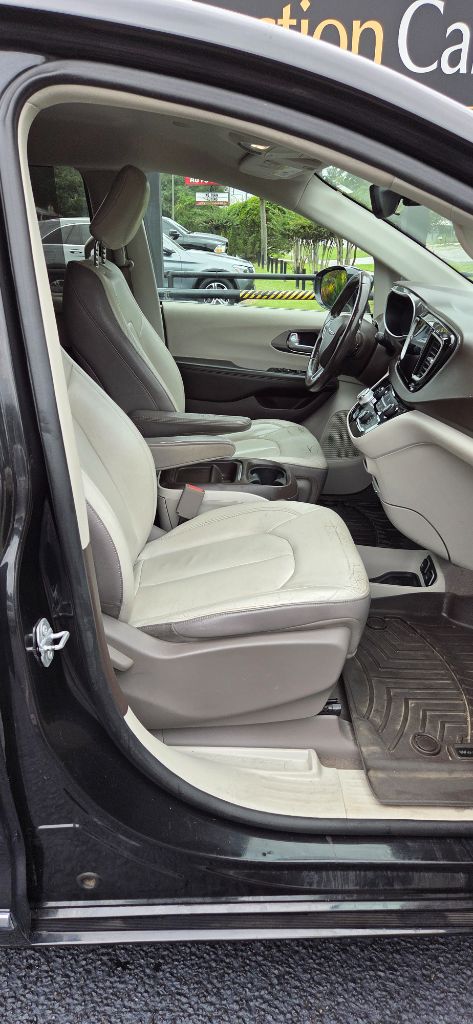 2017 Chrysler Pacifica - $4,900