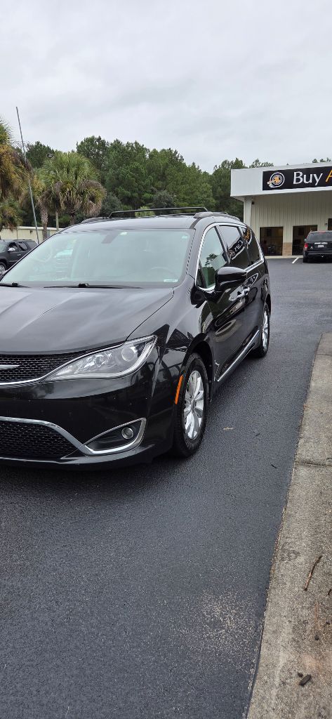 2017 Chrysler Pacifica - $4,900