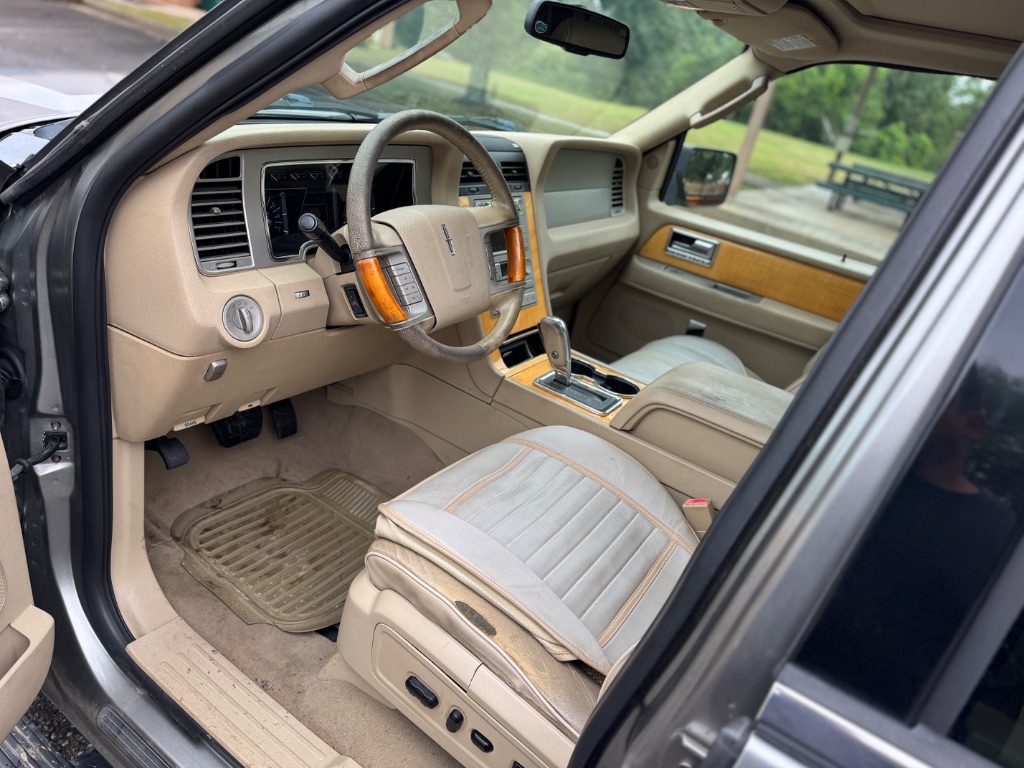 2008 Lincoln Navigator - $4,999