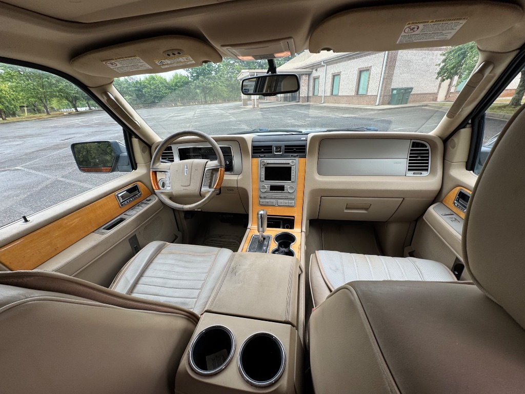 2008 Lincoln Navigator - $4,999