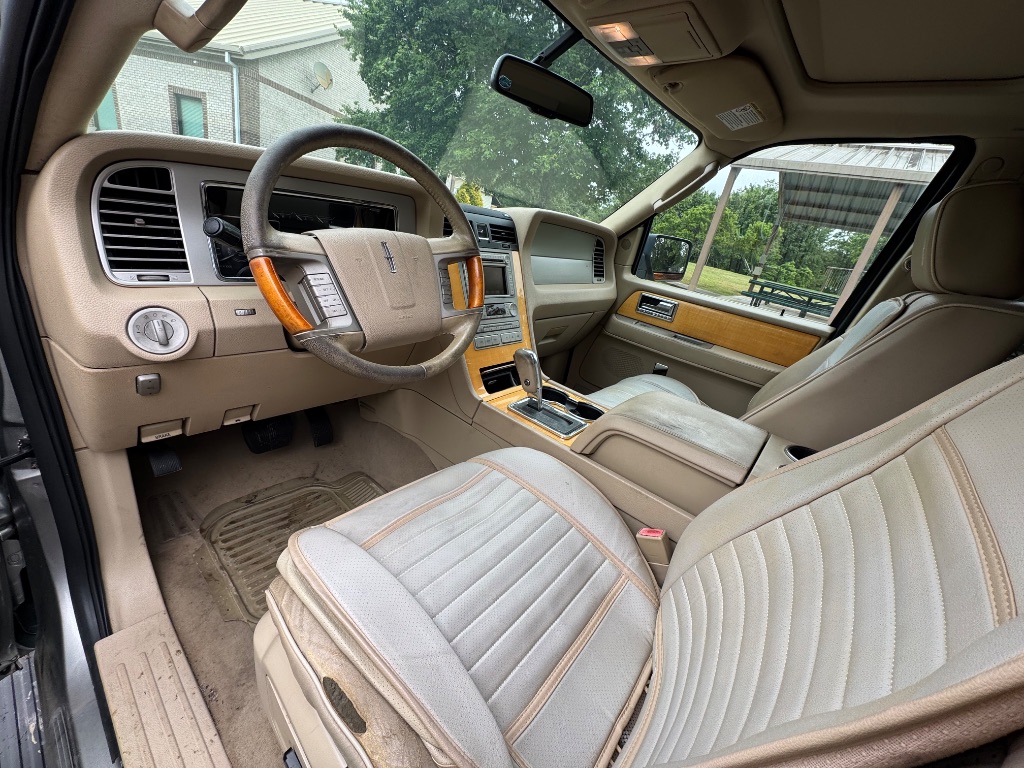 2008 Lincoln Navigator - $4,999