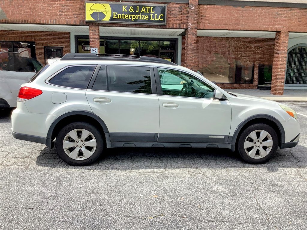 2010 Subaru Outback - $3,500